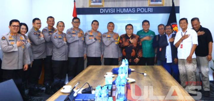 Kadiv Humas Polri Irjen. Pol. Sandi Nugroho menerima audiensi Pengurus Serikat Media Siber Indonesia (SMSI), Rabu (25/10/23). Audiensi tersebut dilakukan guna mempererat hubungan antara Polri dengan media